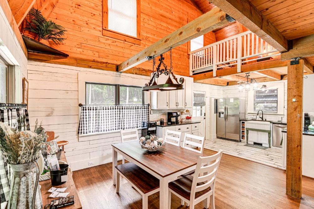 Peaceful Mt Juliet Cabin with Patio and Fire Pit